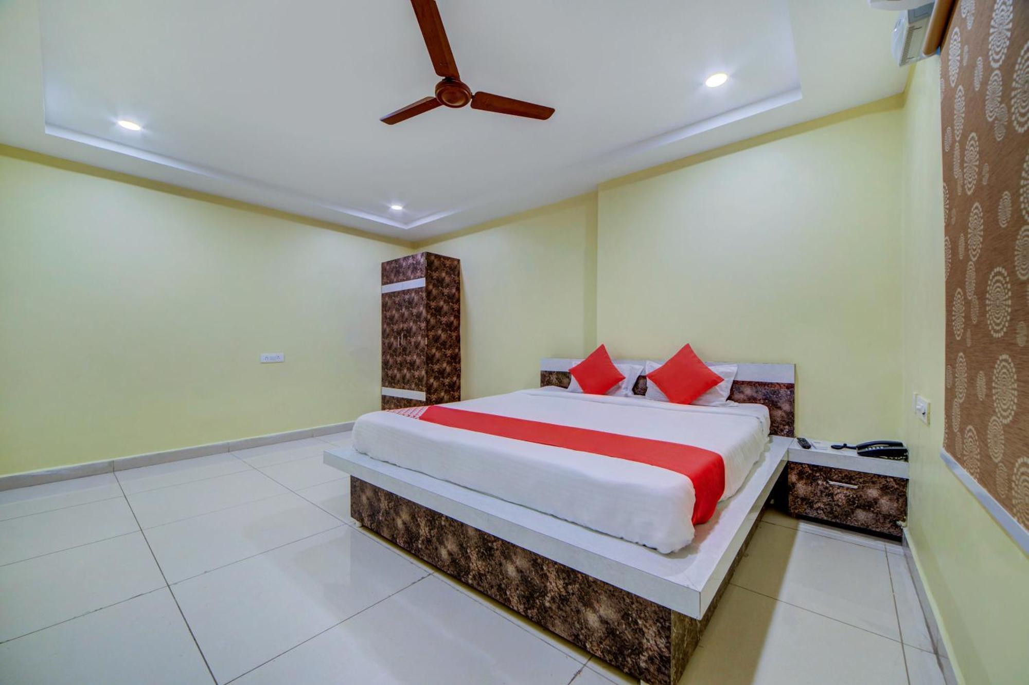 Hotel O Ksl Guest House Karimnagar Kültér fotó