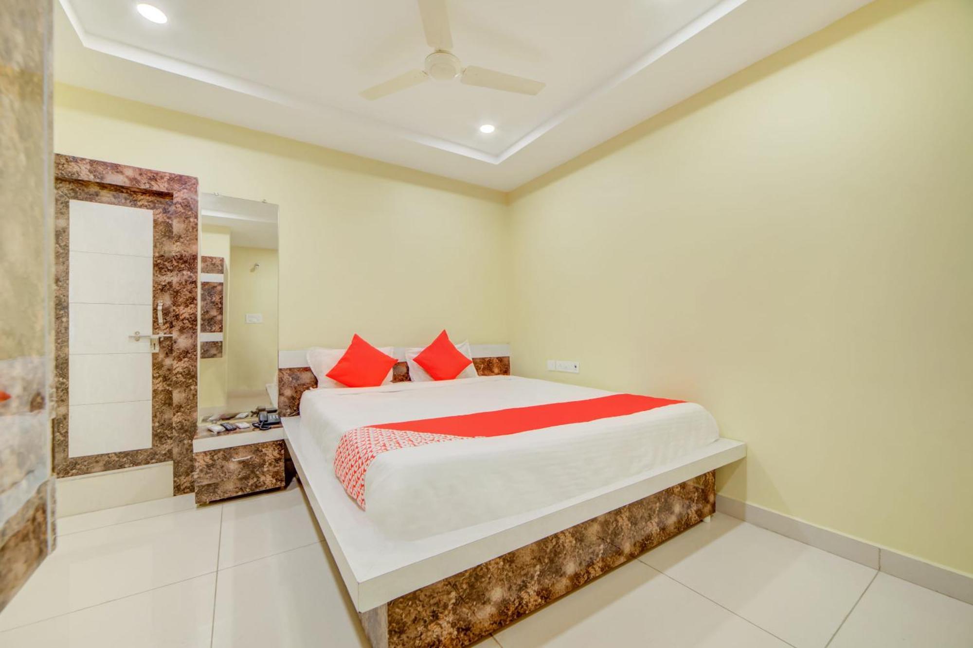 Hotel O Ksl Guest House Karimnagar Kültér fotó