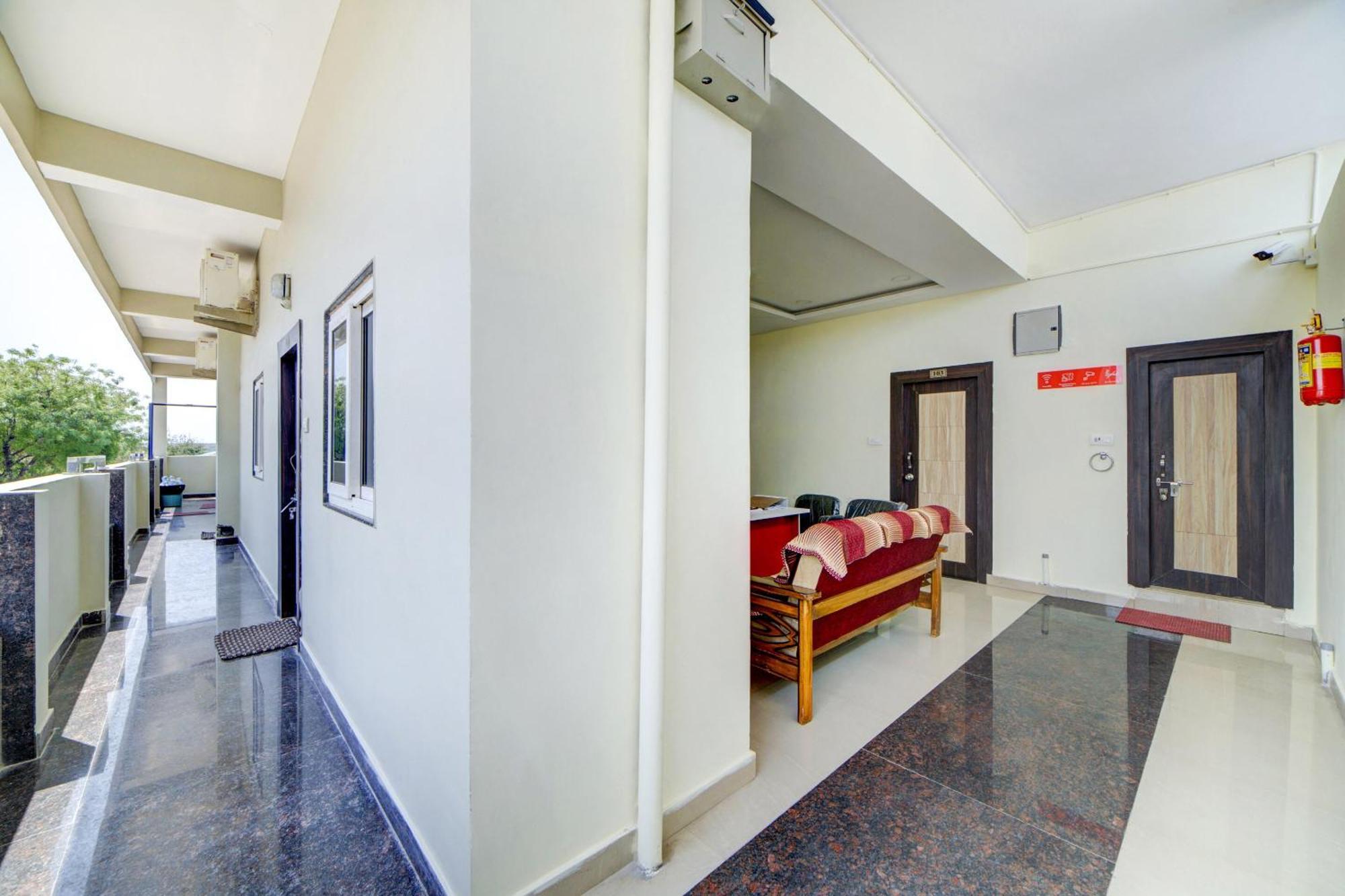 Hotel O Ksl Guest House Karimnagar Kültér fotó